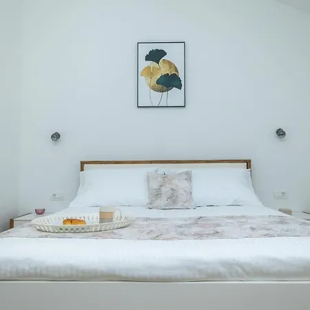 Seafront Apartment *