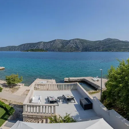 Seafront Apartment Pupnat