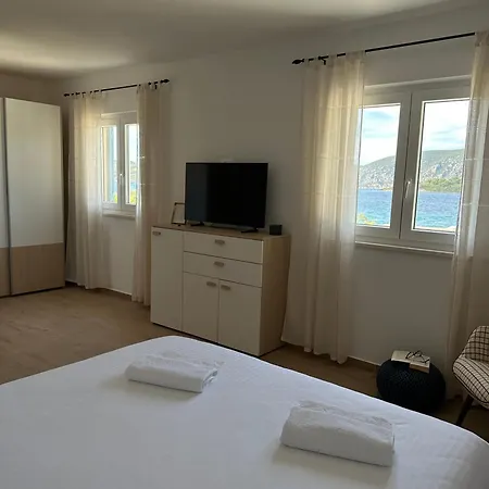 Seafront Apartment Pupnat